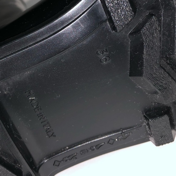 Dolce & Gabbana
rubber rain boots ๐ง - Picture 10 of 14